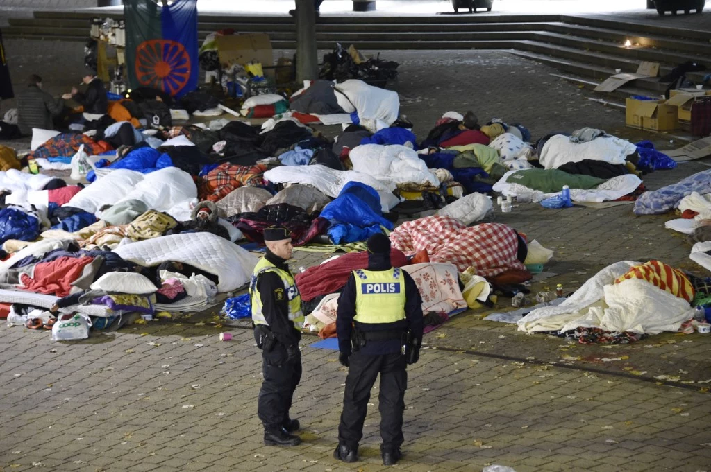 Dzikie koczowisko imigrantów w Malmo Dzikie koczowisko imigrantów w Malmo
