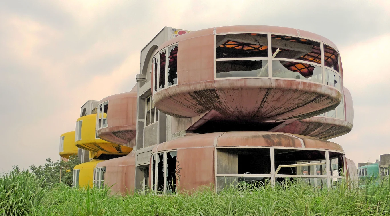 Opuszczone domki UFO w Sanzhi na Tajwanie