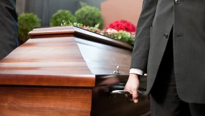 Wysokość zasiłku pogrzebowego z ZUS pozostaje niezmienna od 12 lat. Ile obecnie wynosi?