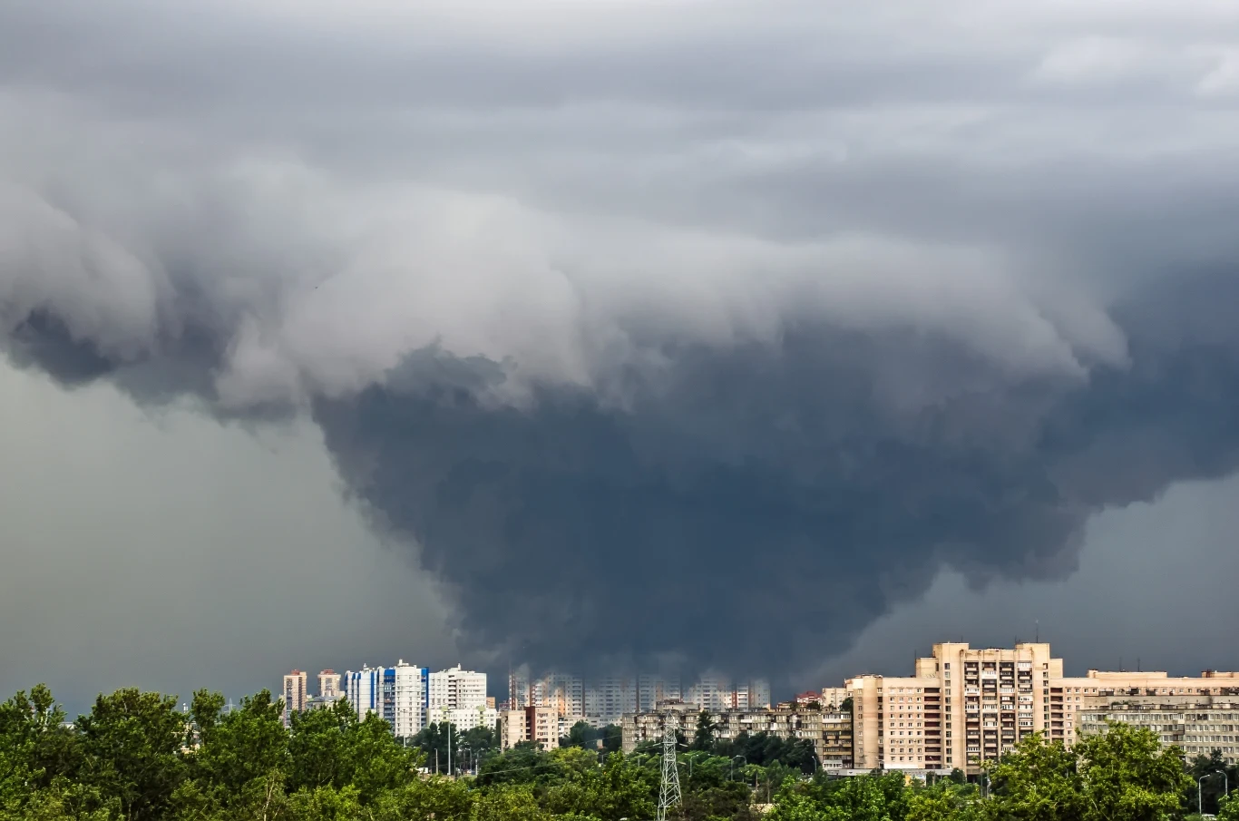 Nad Polską przejdą groźne nawałnice. Mogą pojawić się burze z gradem oraz trąby powietrzne Nad Polską przejdą groźne nawałnice. Mogą pojawić się burze z gradem oraz trąby powietrzne
