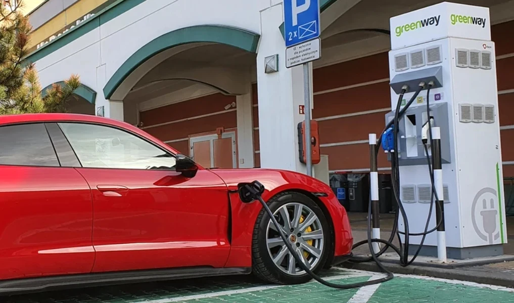 Korzystanie elektryka to stała żonglerka kartami i aplikacjami Korzystanie elektryka to stała żonglerka kartami i aplikacjami