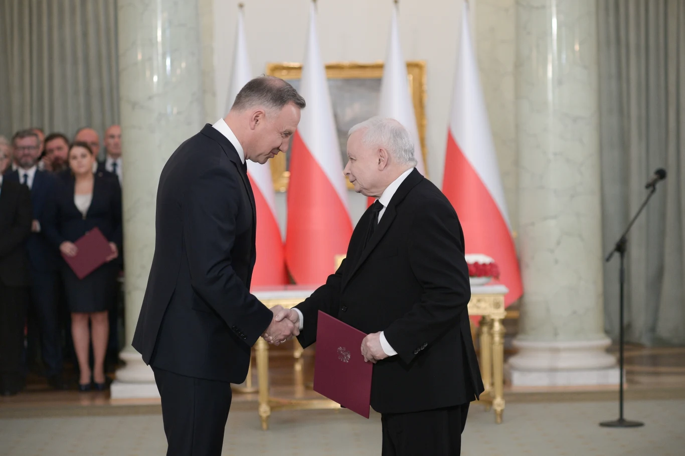 Prezydent Andrzej Duda podczas uroczystości powołania prezesa Prawa i Sprawiedliwości Jarosława Kaczyńskiego na wicepremiera Prezydent Andrzej Duda podczas uroczystości powołania prezesa Prawa i Sprawiedliwości Jarosława Kaczyńskiego na wicepremiera