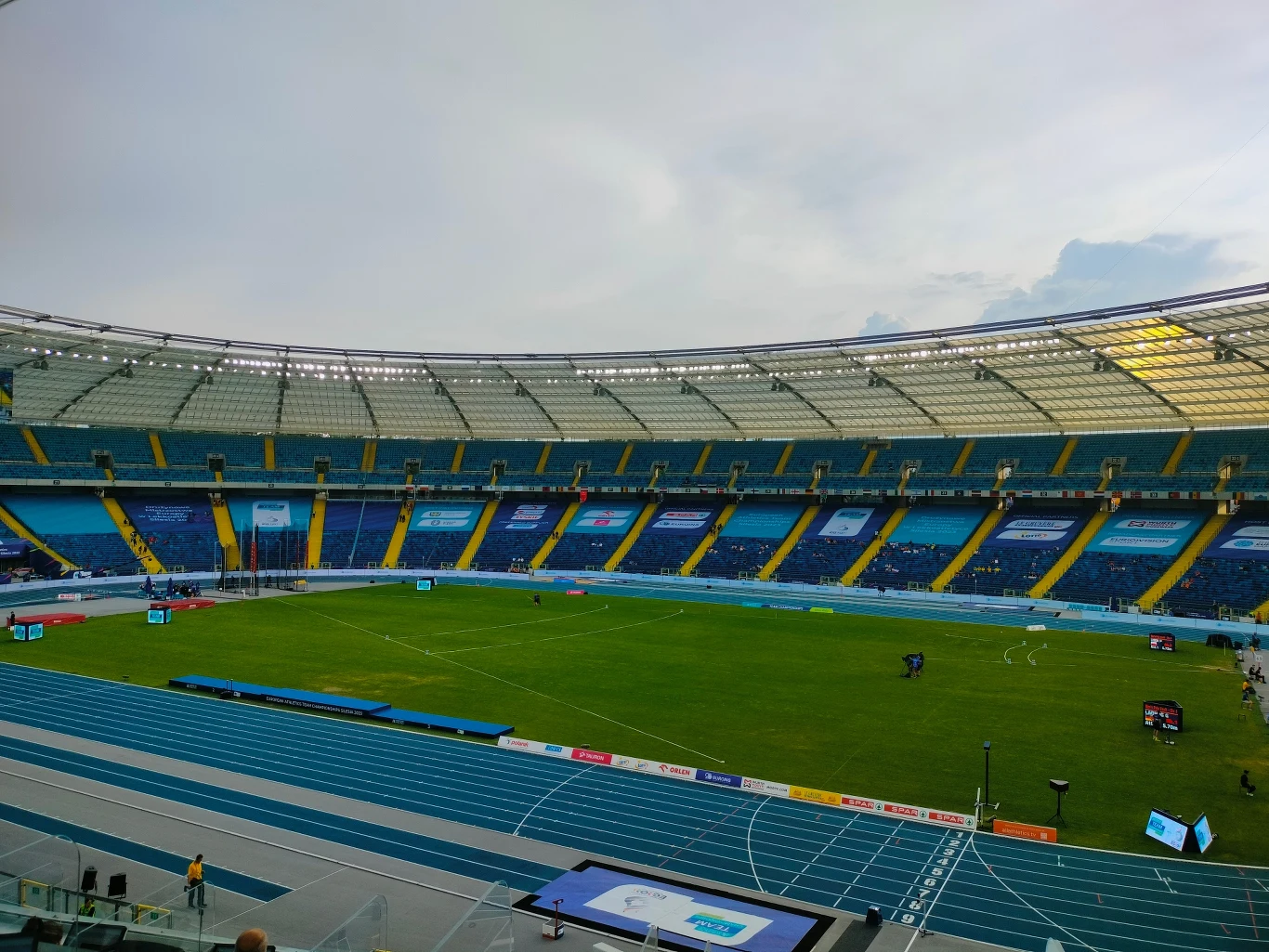 Stadion Śląski świecił pustkami pierwszego dnia zmagań najlepszych ekip w DME w lekkoatletyce Stadion Śląski świecił pustkami pierwszego dnia zmagań najlepszych ekip w DME w lekkoatletyce