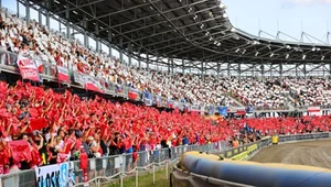 Hymn Polski na stadionie imienia Edwarda Jancarza w Gorzowie