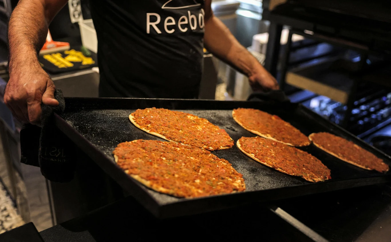 Mięso wegańskie jest odżywcze i smaczne. Powstaje np. na bazie strączków lub glutenu