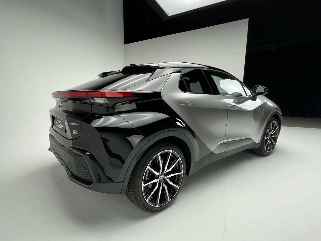 Dwukolorowe nadwozie auta wygląda bardzo nowocześnie Dwukolorowe nadwozie auta wygląda bardzo nowocześnie