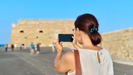 Korzystając z internetu w krajach spoza UE, można narazić się na wysokie koszty.