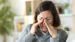 Przy nawracających infekcjach górnych dróg oddechowych i bólach głowy, lekarz powinien zlecić wykonanie RTG zatok