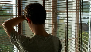 Ciało całe w piegach i ranach. Choroba skóry zmusza do życia w ukryciu