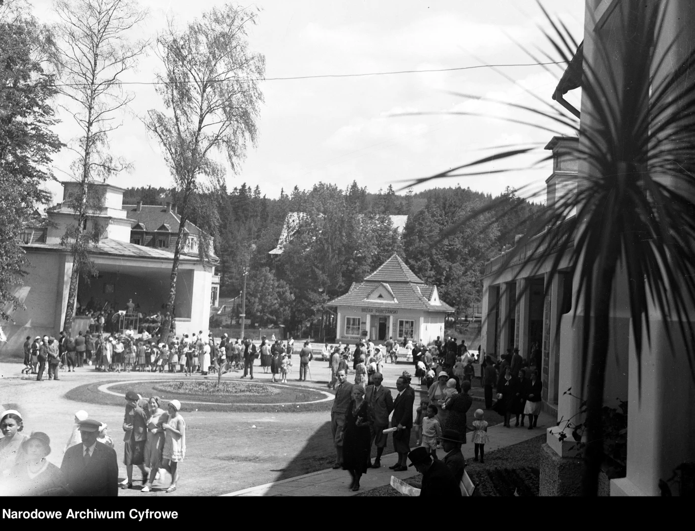 Kuracjusze zjeżdżali tu z najdalszych zakątków kraju... Kuracjusze zjeżdżali tu z najdalszych zakątków kraju...