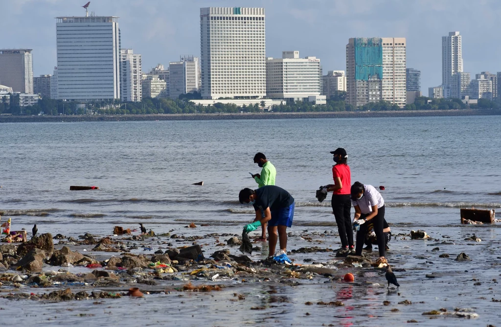 W Indiach, a dokładnie w Bombaju znajduje się jedna z najbrudniejszych plaż na całym świecie - Chowpatty