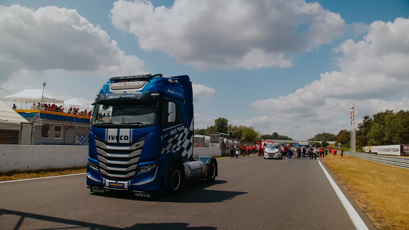 5-tonowe ciężarówki z przyspieszeniem Porsche 