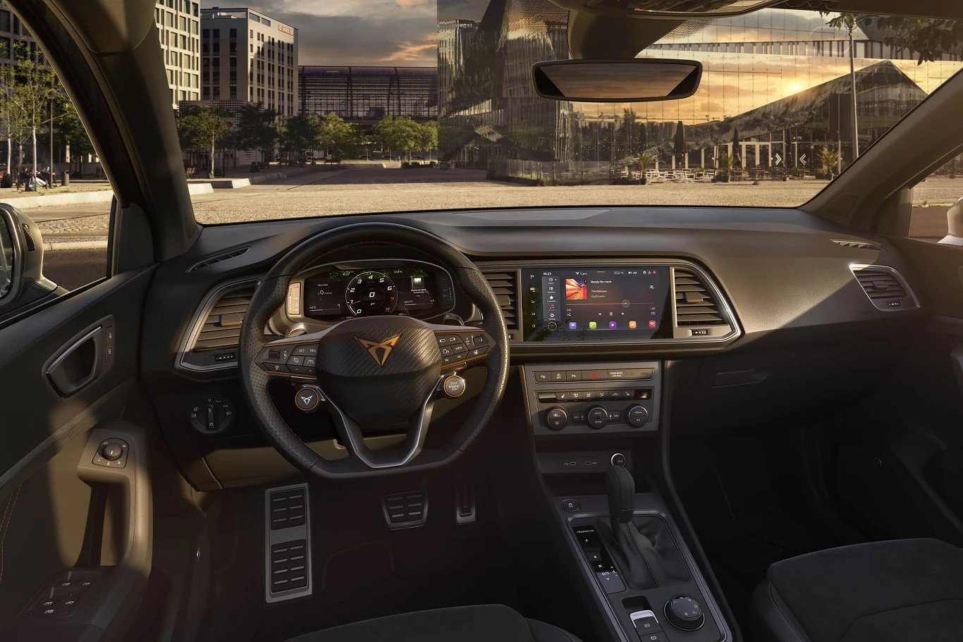 Wnętrze Cupry Ateca pamięta jeszcze stare czasy