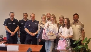 Nastolatki podczas spotkania z policjantami. Otrzymały podziękowania