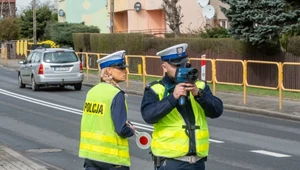 Za takim znakiem łatwo stracić prawo jazdy. Lepiej zwolnić 