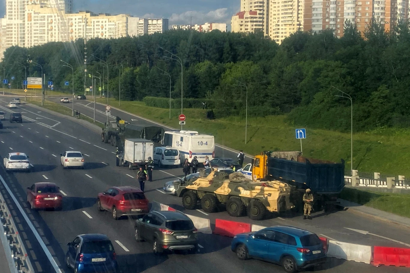 Pojazdy opancerzone na rogatkach Moskwy Pojazdy opancerzone na rogatkach Moskwy