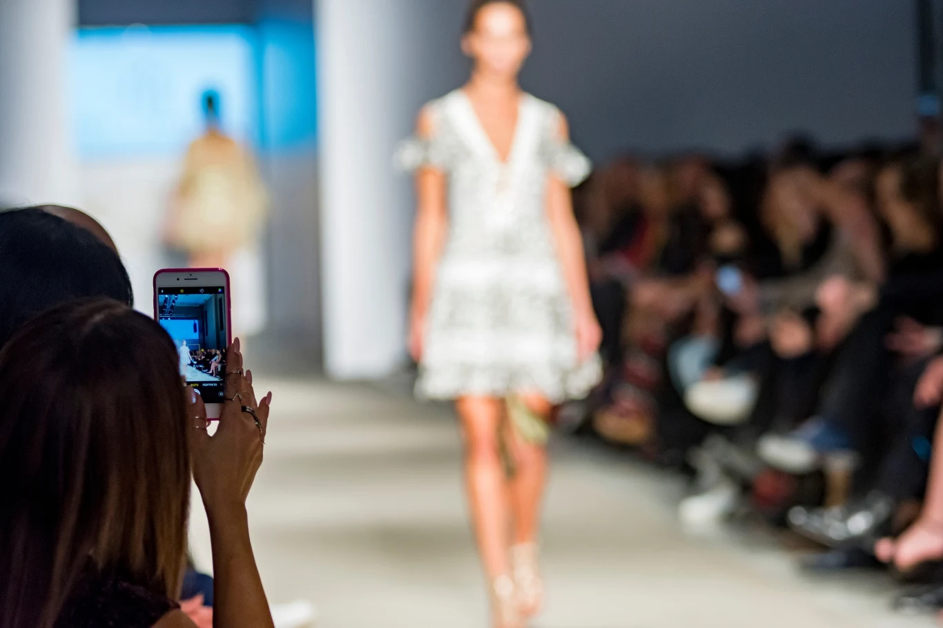 Uczestniczki "ballady" marzyły o światowych wybiegach dla modelek, ale skończyły na wiejskich dyskotekach Uczestniczki "ballady" marzyły o światowych wybiegach dla modelek, ale skończyły na wiejskich dyskotekach