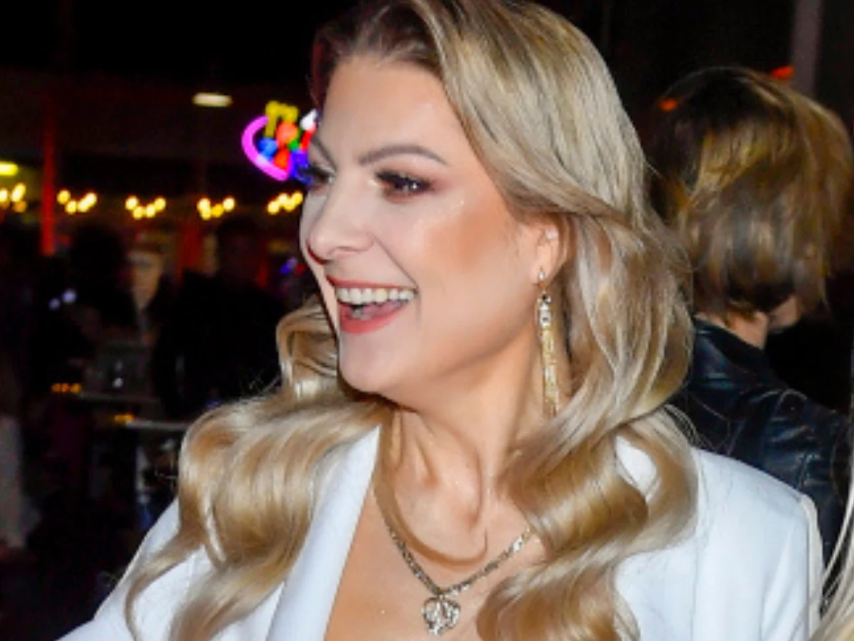 Odchudzona Narożna chwali się drogą stylizacją. Fani grzmią, że to podróbka Odchudzona Narożna chwali się drogą stylizacją. Fani grzmią, że to podróbka