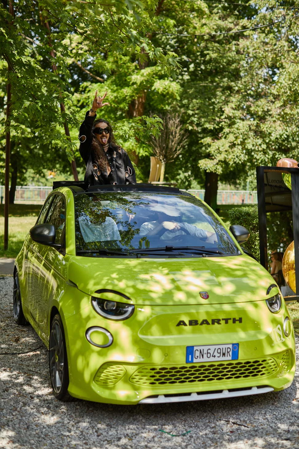 Elektryfikacja samochodów Abarth przynosi większą przyjemność z jazdy i większą konkurencyjność