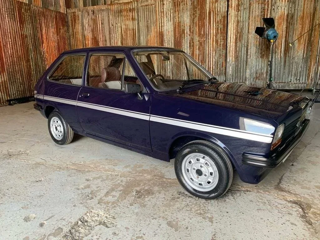 Gospodarzowi programu Wheeler Dealers ukradli odrestaurowanego, klasycznego Forda Fiestę / fot. Twitter/MikeBrewer