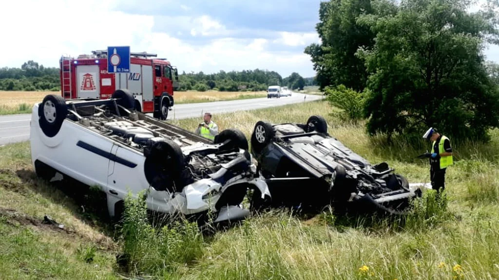 Śmiertelny wypadek w Krapkowicach. Oba samochody wypadły z drogi i dachowały