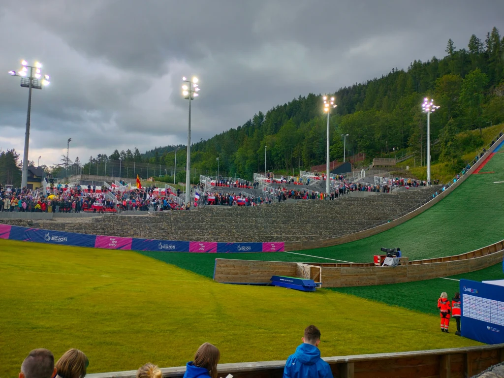 Tak wyglądały trybuny na Średniej Krokwi w czasie konkursu w skokach narciarskich mężczyzn Tak wyglądały trybuny na Średniej Krokwi w czasie konkursu w skokach narciarskich mężczyzn