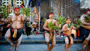 Aborygeni podczas protestu w Brisbane