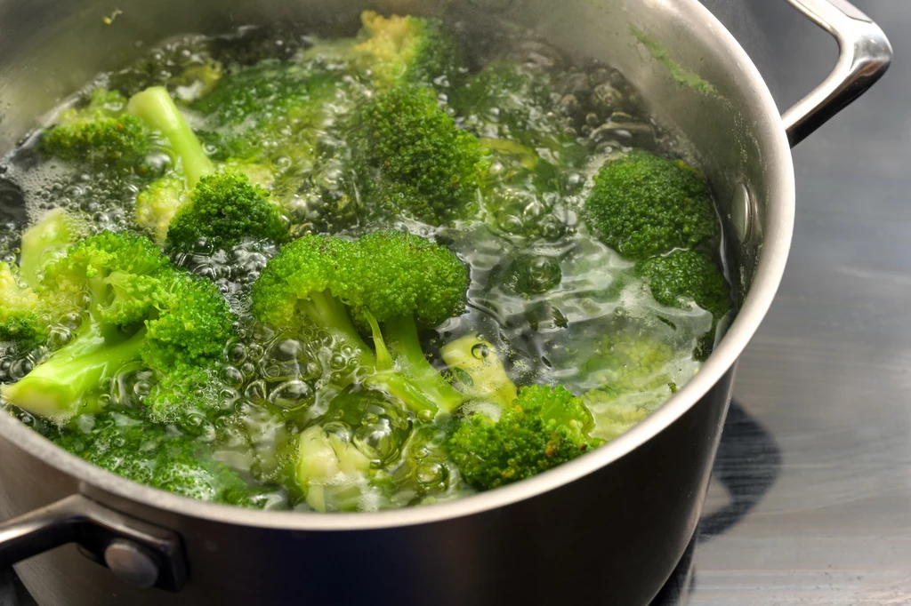 Jak gotować brokuły, by zachowały swoje właściwości?