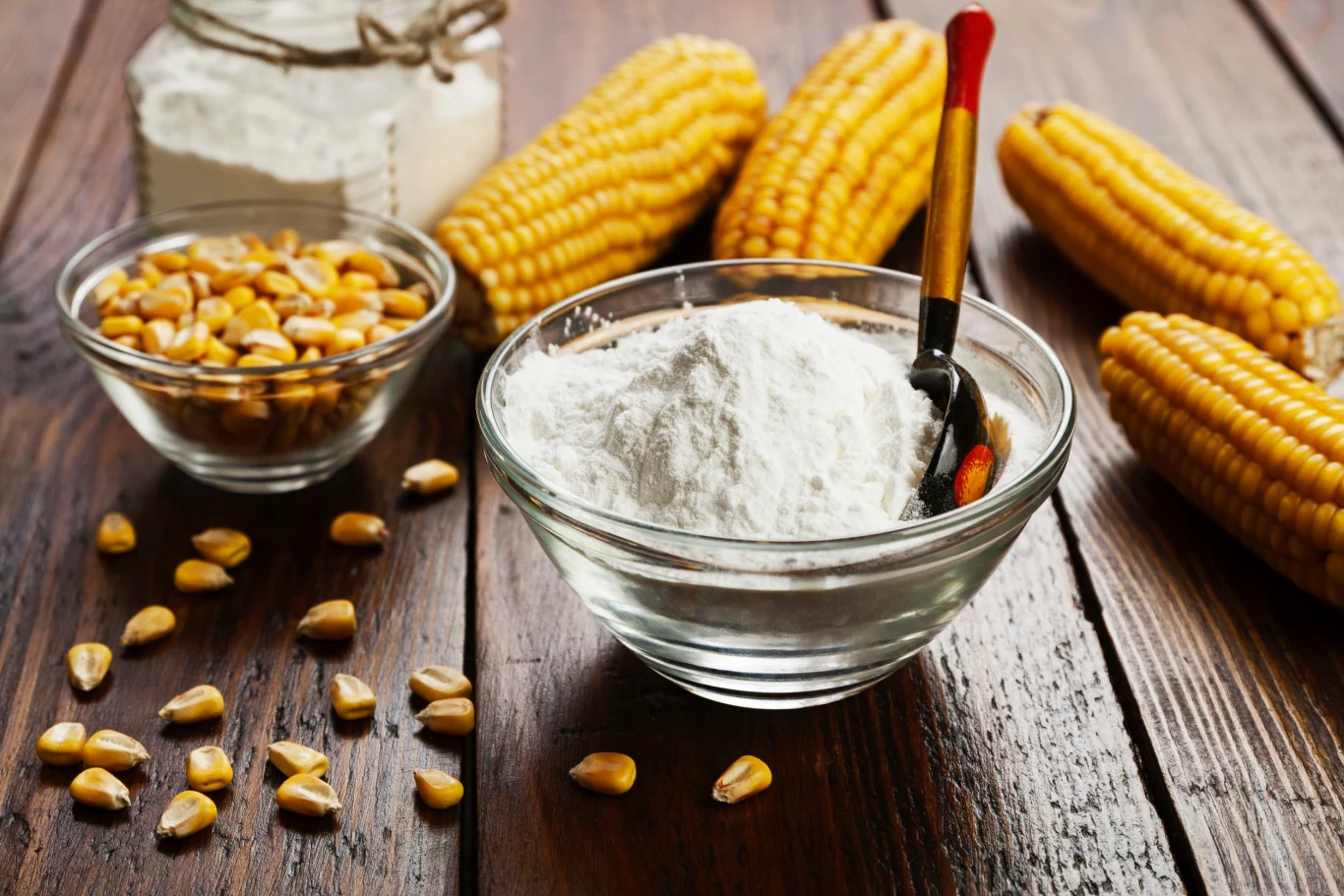 Mąka kukurydziana rozprawi się z mrówkami w ogrodzie