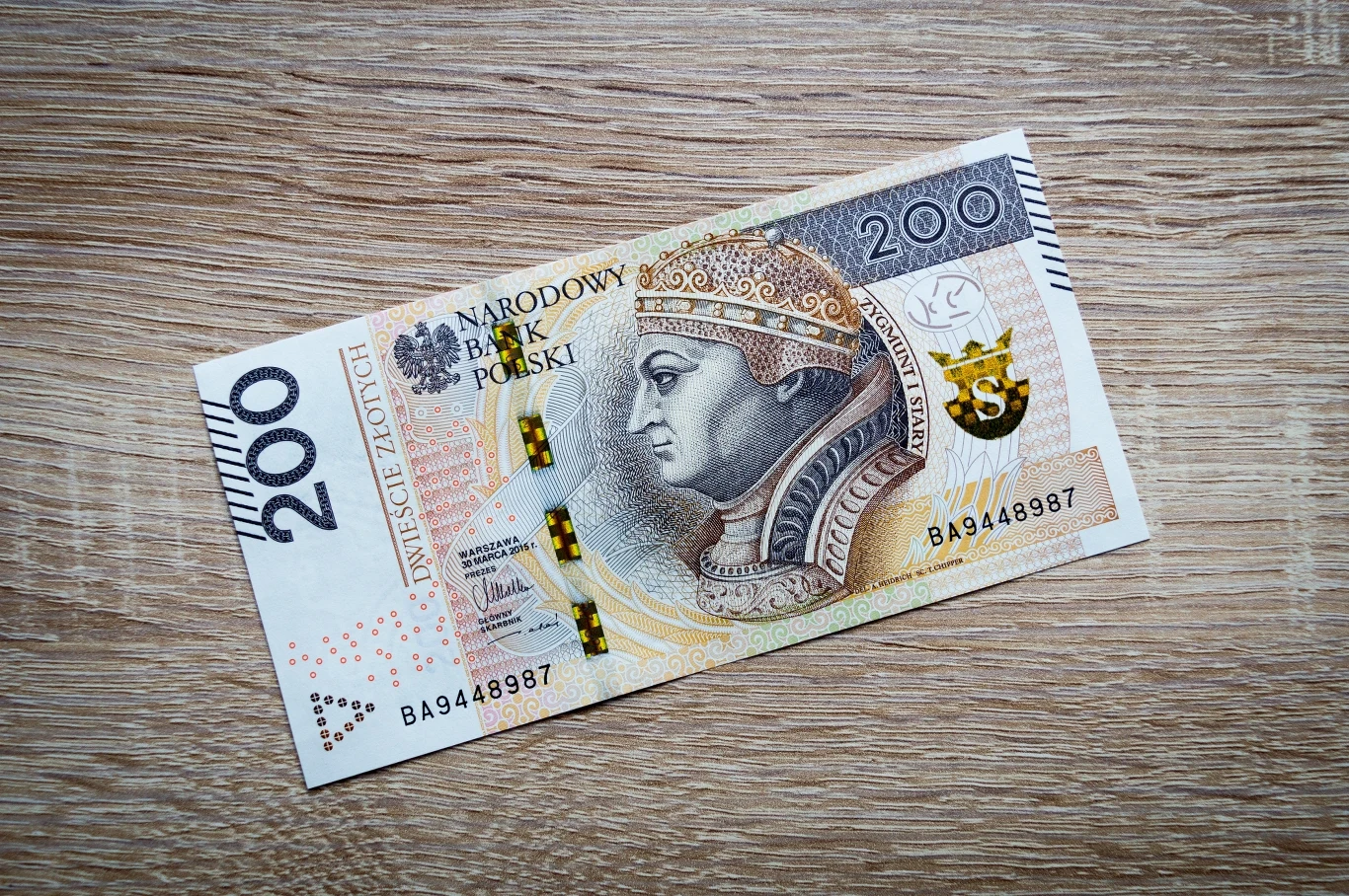 Najpierw przychodzi SMS, potem czytamy o "dodatku mieszkaniowym"... chcemy dodatku, a pieniądze ostatecznie znikają nam z konta Najpierw przychodzi SMS, potem czytamy o "dodatku mieszkaniowym"... chcemy dodatku, a pieniądze ostatecznie znikają nam z konta