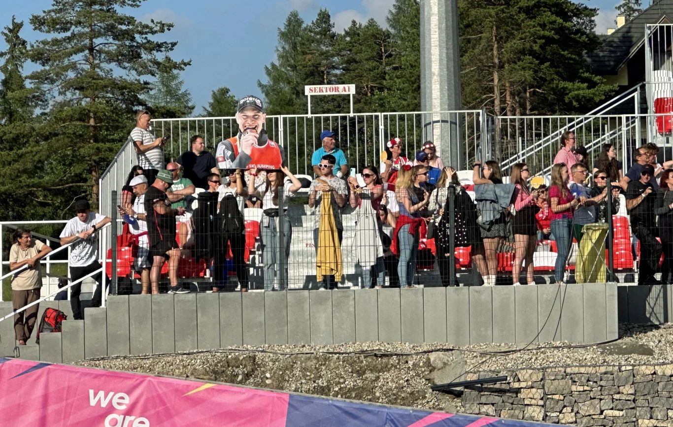 Wizerunek Anzego Laniska na trybunach w Zakopanem