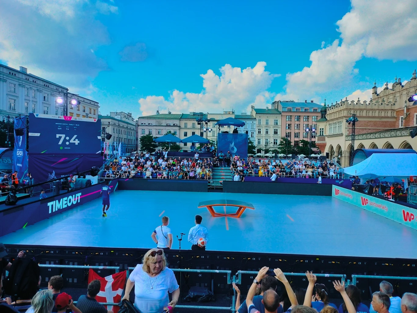 Niesamowita atmosfera i sceneria teqballu Niesamowita atmosfera i sceneria teqballu