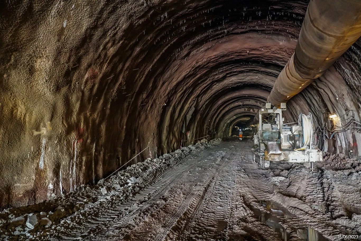 Tunel w masywie Białożyńskiego Gronia