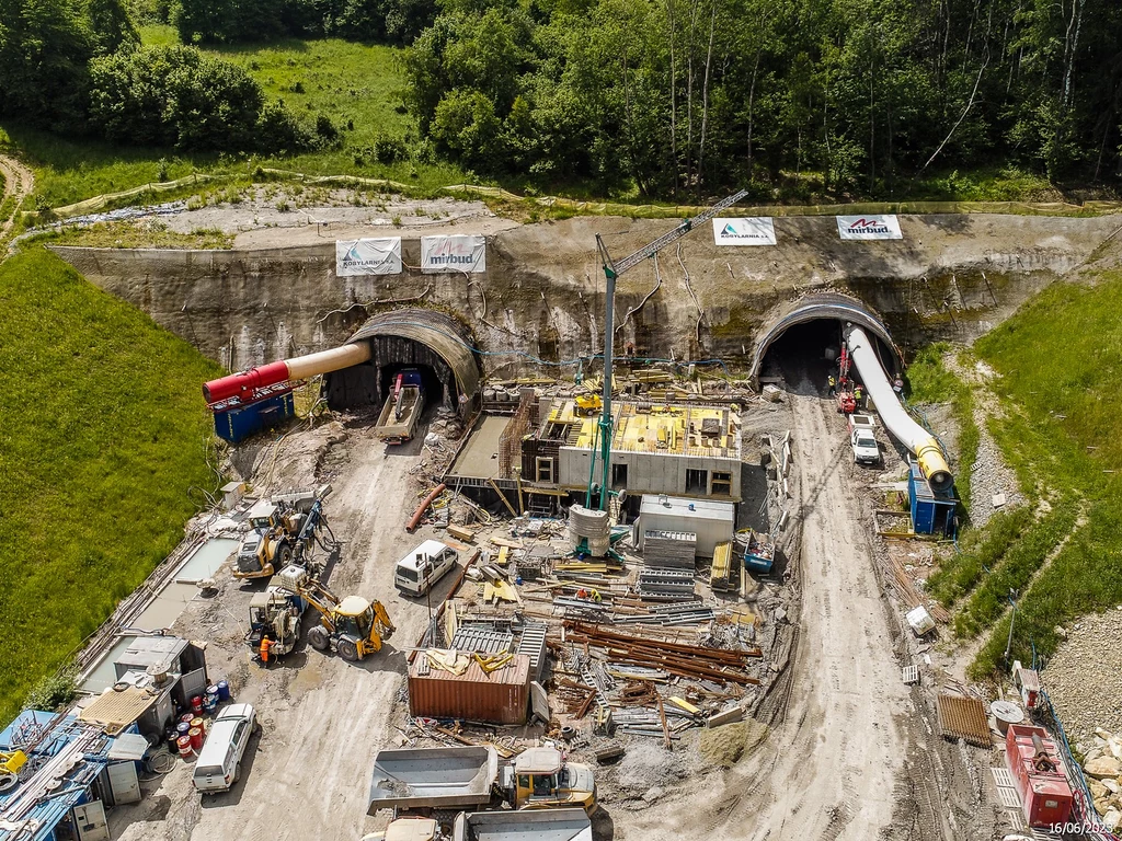 Tunel w masywie Białożyńskiego Gronia