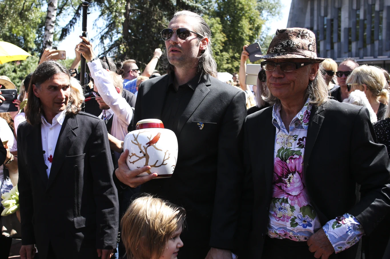 Pogrzeb Kory. Na zdjęciu: Mateusz Jackowski, Szymon Sipowicz, Kamil Sipowicz.