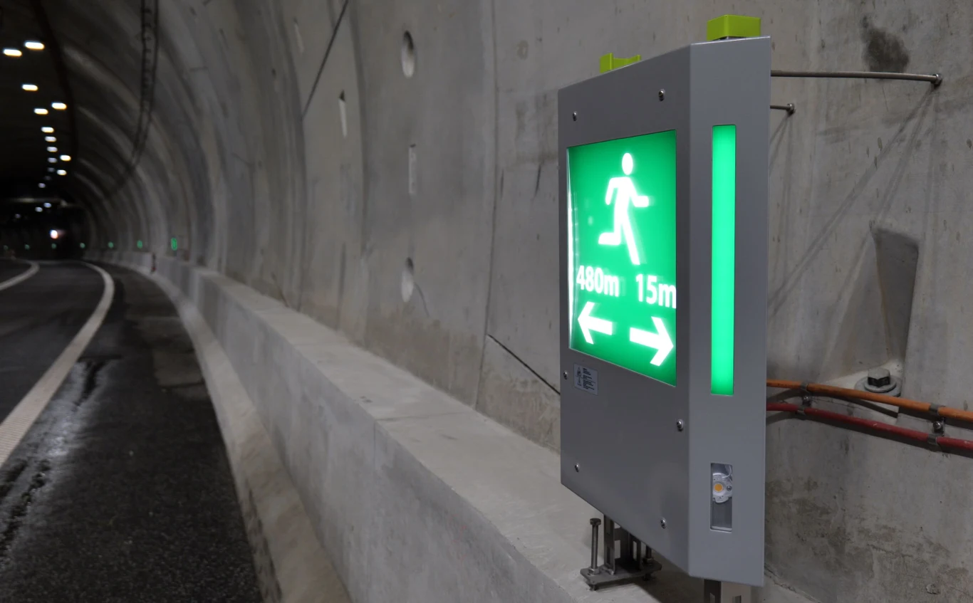 Tunel pod Świną. Tak oznaczono wyjścia awaryjne