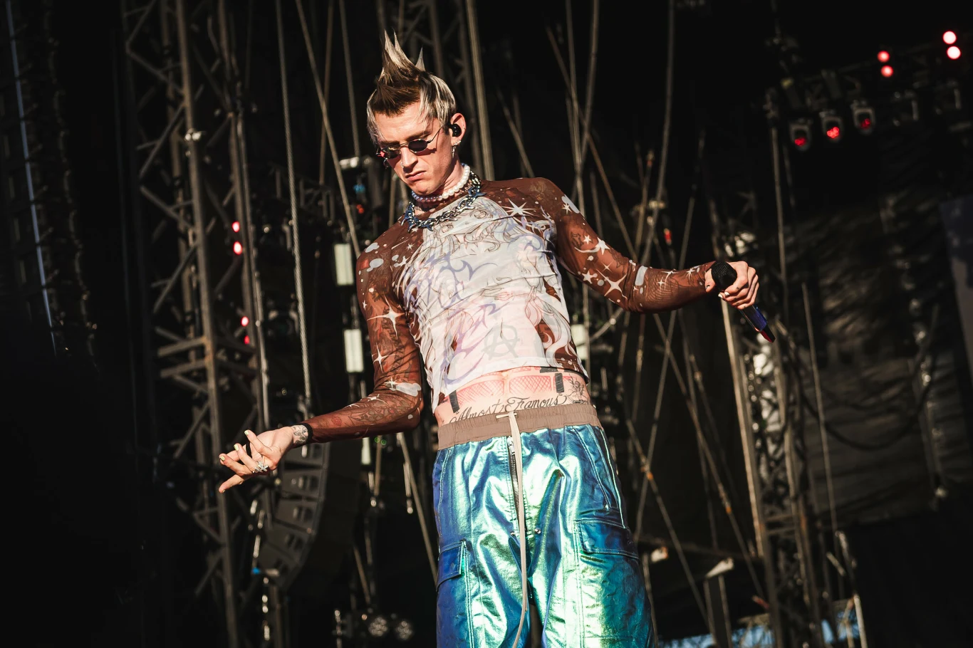 Machine Gun Kelly zagrał koncert na Open'erze. Jednak nie wszystko poszło po jego myśli Machine Gun Kelly zagrał koncert na Open'erze. Jednak nie wszystko poszło po jego myśli
