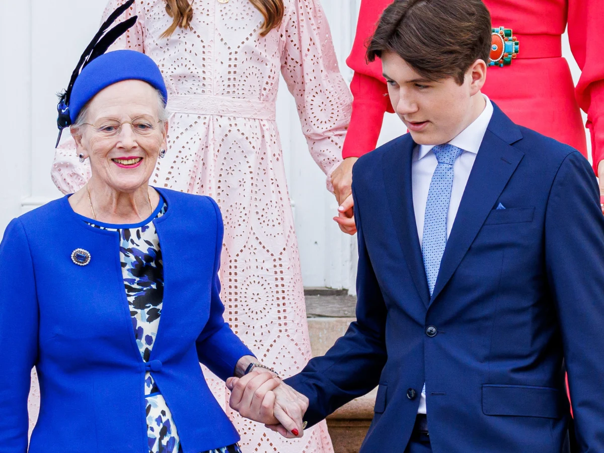 Królowa Małgorzata II ze swoim najstarszym wnukiem Królowa Małgorzata II ze swoim najstarszym wnukiem