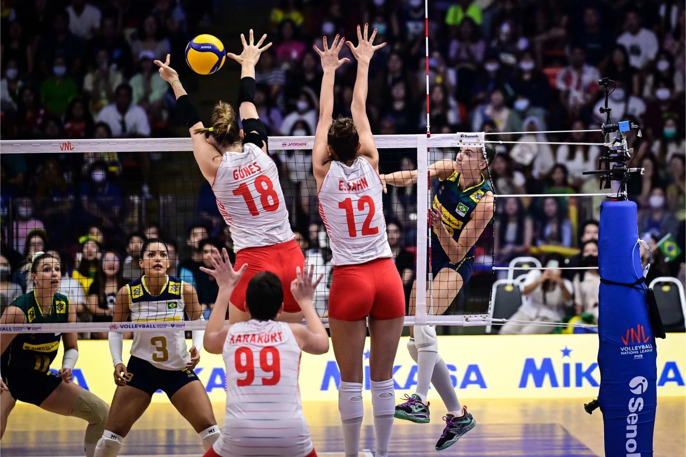 Brazylijki przegrały drugi mecz z rzędu. Siatkarki z Turcji umocniły się na podium Ligi Narodów Brazylijki przegrały drugi mecz z rzędu. Siatkarki z Turcji umocniły się na podium Ligi Narodów