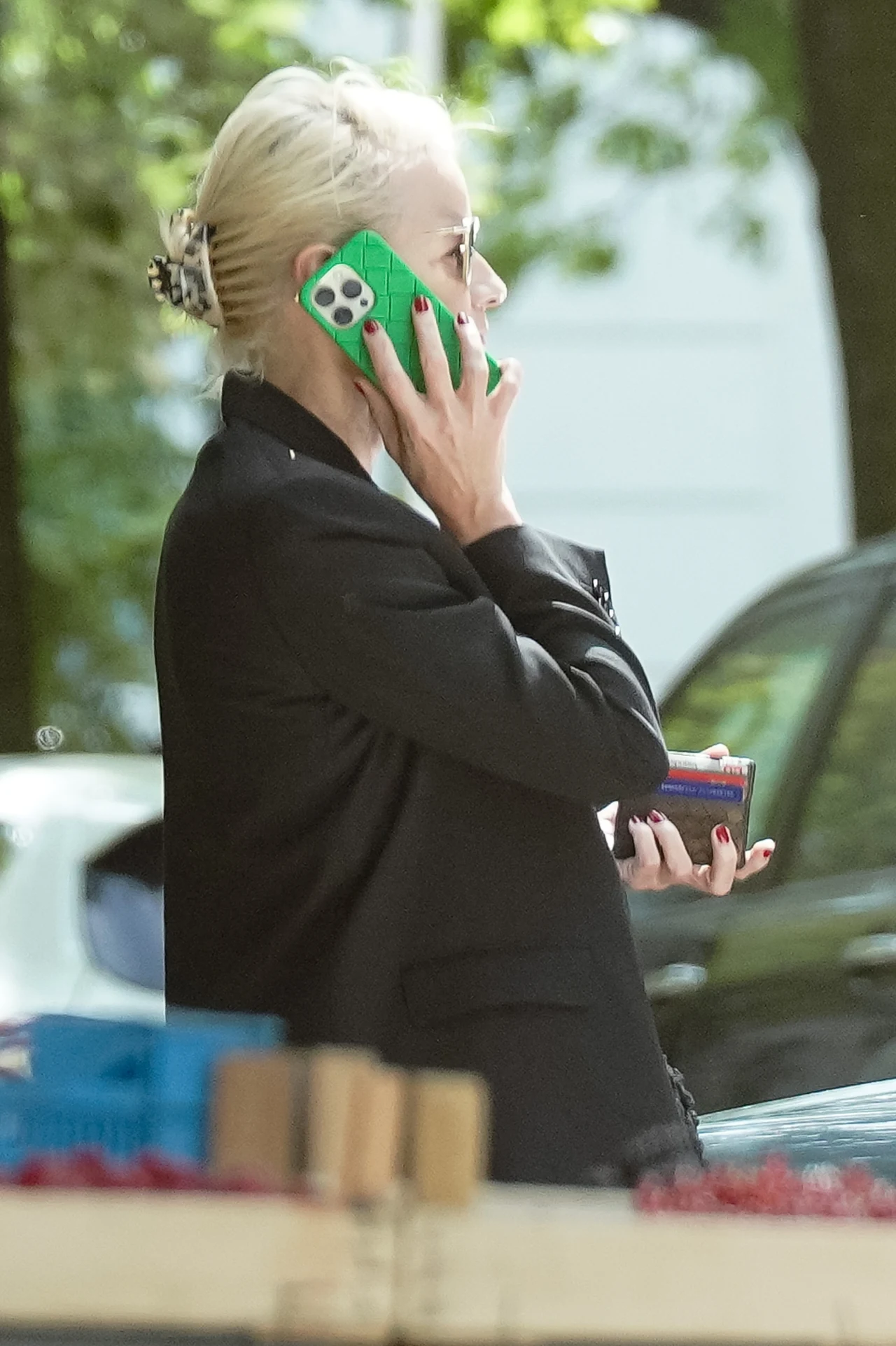 Małgorzata Kożuchowska na mieście załatwia poważne sprawy Małgorzata Kożuchowska na mieście załatwia poważne sprawy