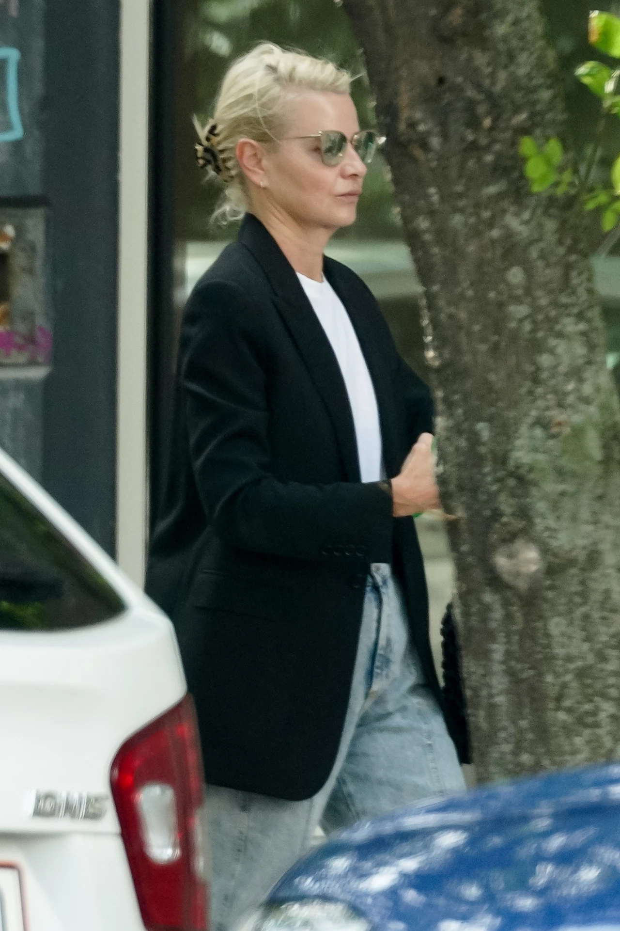 Poważna Kożuchowska z poważną miną tupta po mieście Poważna Kożuchowska z poważną miną tupta po mieście