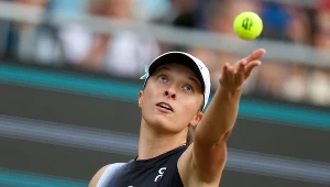 Iga Świątek już niebawem - miejmy nadzieję, bez żadnych problemów - powinna rozpocząć swoje zmagania na Wimbledonie 2023