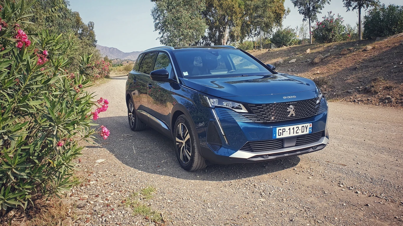 Peugeot 5008 HYBRID 136 e-DCS6
