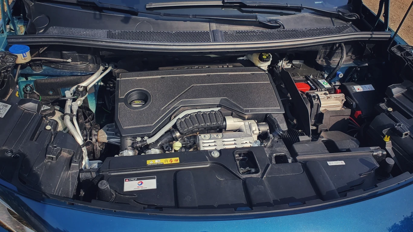 Peugeot 5008 HYBRID 136 e-DCS6