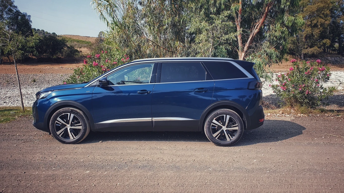 Peugeot 5008 HYBRID 136 e-DCS6