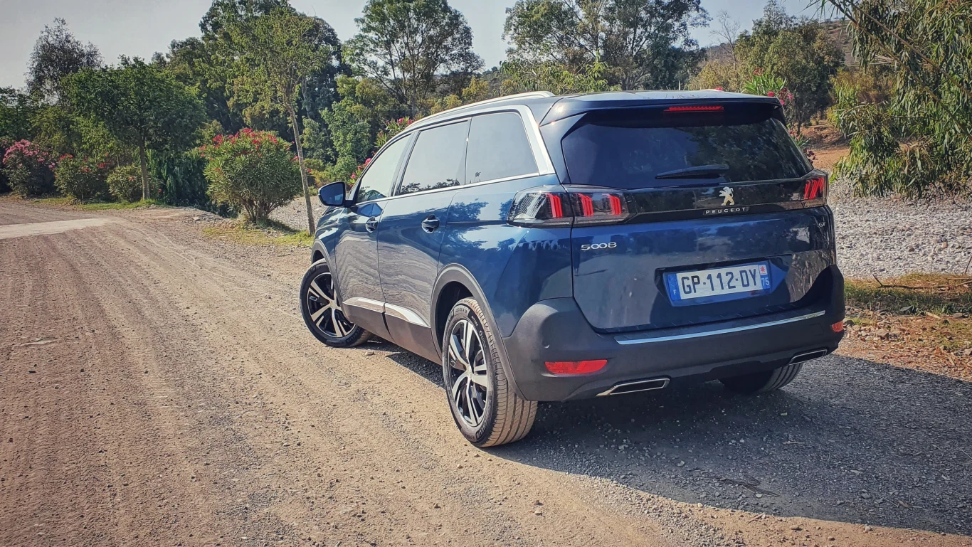 Peugeot 5008 HYBRID 136 e-DCS6
