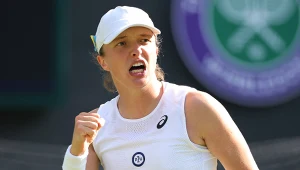 Iga Świątek na kortach Wimbledonu. 