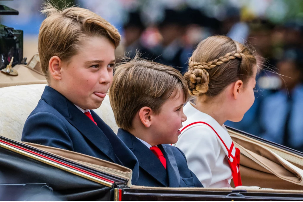 Książę George jest pierworodnym synem księcia Williama i księżnej Kate