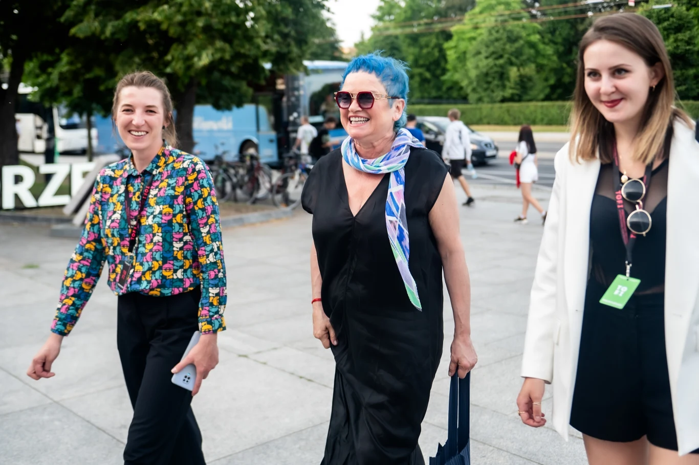 Niebieskowłosa Kasia Figura w drodze na galę Tofifest Niebieskowłosa Kasia Figura w drodze na galę Tofifest