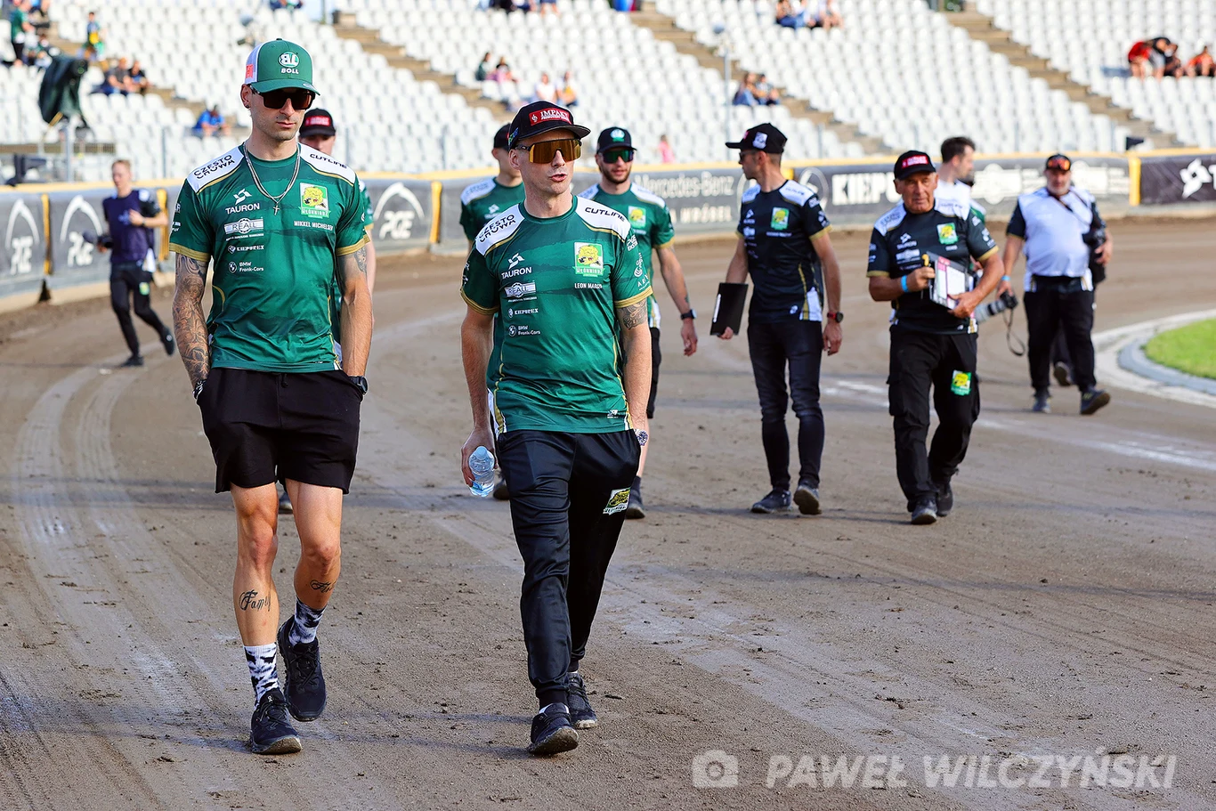Na pierwszym planie Mikkel Michelsen i Leon Madsen